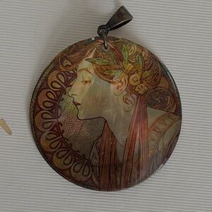 🐚 Art Nouveau Vintage Shell Pendant.